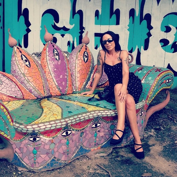 Meet your Posher, Melissa - Picture 2 of 3